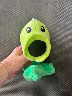 Green Plush Peashooter Toy